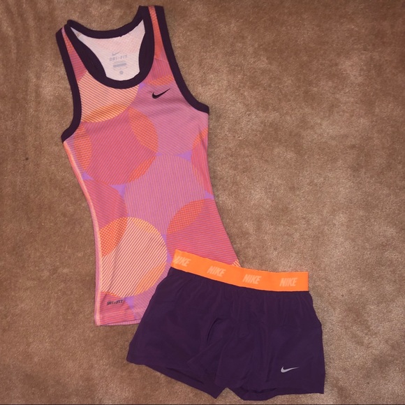 Girls’ Matching Nike Athletic Set - Picture 1 of 8